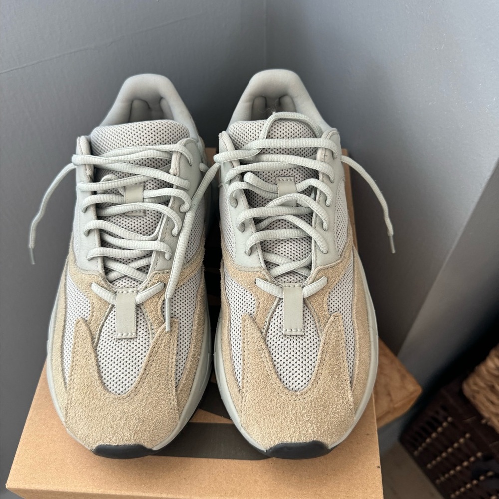 Yeezy Boost 700 “Salt” Size 8.